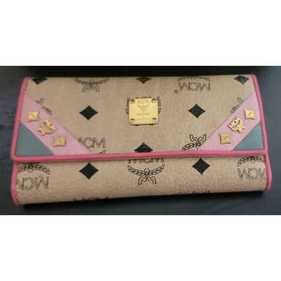 MCM Large Bucket/Wallet Combo - EUC - Picture 5 of 15